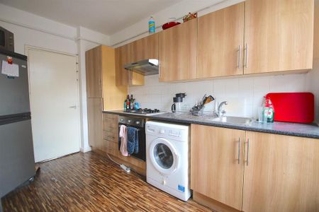 2 bedroom flat to rent - Photo 4