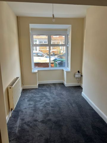 2 Bed Terraced House, Park Road, B67 - Photo 3