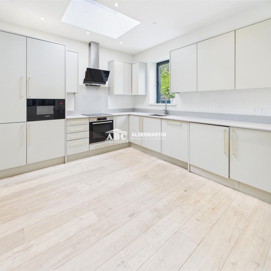 Albert Road, NW7 4RX, London - Photo 1