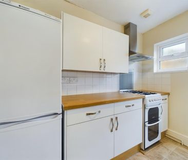 3 bedroom flat to rent - Photo 2