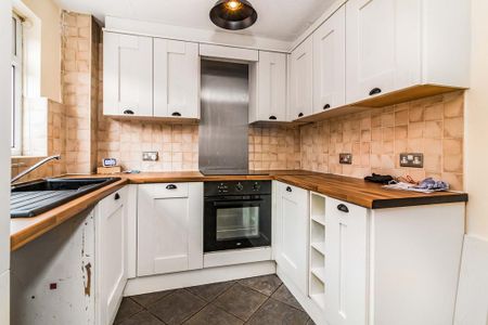 2 bedroom semi-detached house to rent - Photo 4