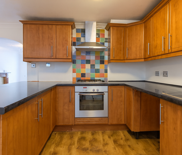 4 bedroom terraced house to rent - Photo 1