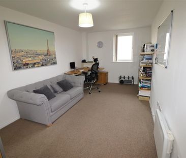 Manor Way, Borehamwood - Photo 5