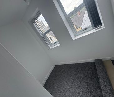 2 bed Flat - To Let - Photo 1