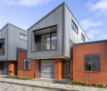 NEAR NEW spacious 2 bedroom townhouse in the city! - Photo 6