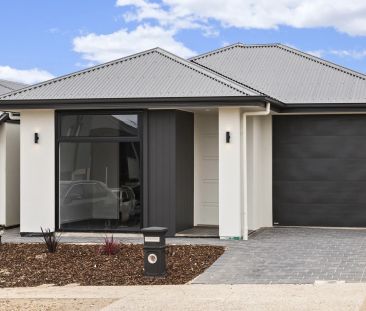 Brand New Three Bedroom in Prime Seaford Heights - Photo 2