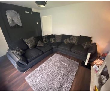 4 Bed Terraced House, Warton Avenue, NG3 - Photo 2