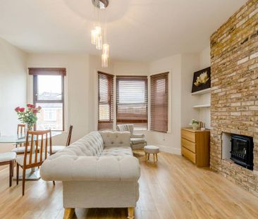 3 bedroom flat to rent - Photo 2