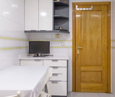 Room in a shared 3-bedroom apartment for rent in Acacias, perfect for women. - Photo 5