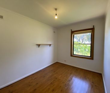 Freshly Painted with a Huge Backyard&excl; - Photo 4