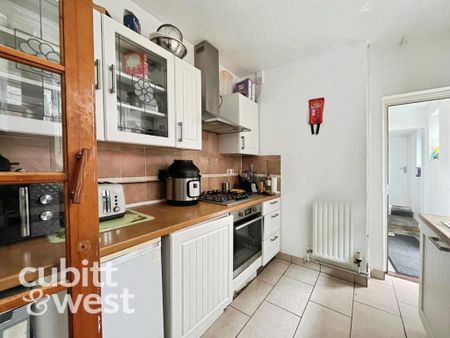 1 bedroom in a house share to rent - Photo 3