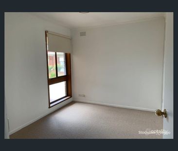 Quiet Complex Living Close to Schools, Transport & Deakin - Photo 4