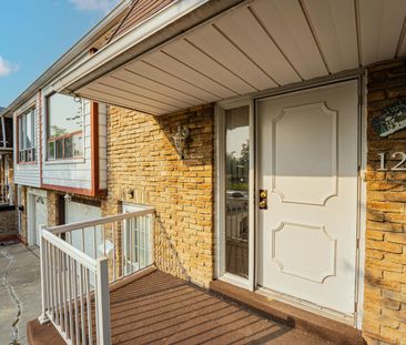For Lease - 122 Centre Street, Brampton, Ontario - Photo 3