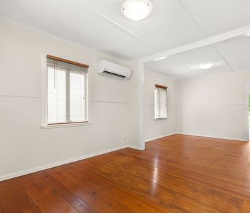 CLASSIC PADDINGTON CHARM WITH EXPANSIVE BACKYARD & ENTERTAINER'S DECK - Photo 4