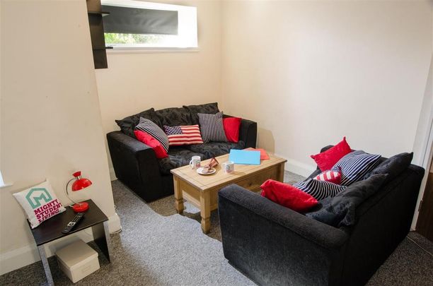 5 bedroom private hall to rent - Photo 1