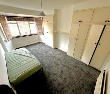 Cleveland Gardens, London, NW2 - Photo 1