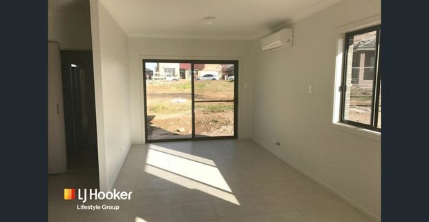 ONE BEDROOM FLAT - SPACIOUS KITCHEN - Photo 1