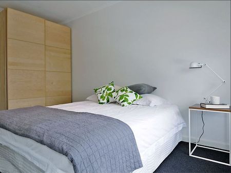 Stylish, Light-Filled Living in Prime Felixstow Location! - Photo 3