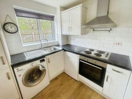 1 bedroom semi-detached house to rent - Photo 2