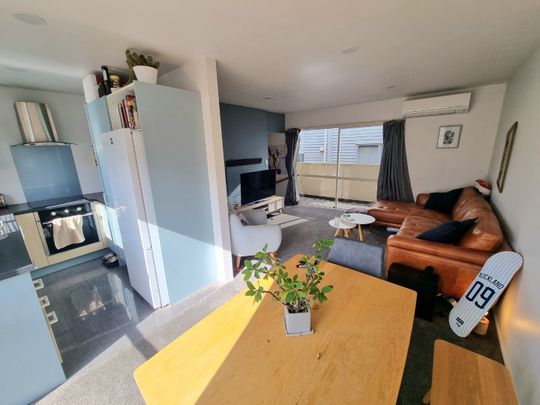 Contemporary Living and Urban Style - Photo 1