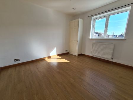 3 bedroom terraced house to rent - Photo 4