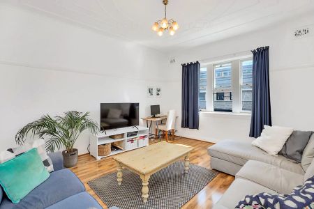 RENOVATED TWO BEDROOM APARTMENT IN PRIME LOCATION - Photo 2