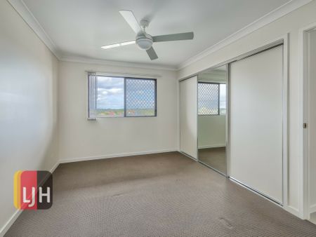 AIR CONDITIONED 2 BEDROOM UNIT WITH LIFT ACCESS - Photo 2
