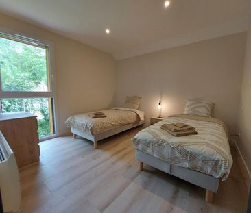 Opportunité : Appartement T4BIS , état neuf, meublé à 2 pas du lac - Photo 5