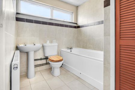 3 bedroom terraced house to rent - Photo 5