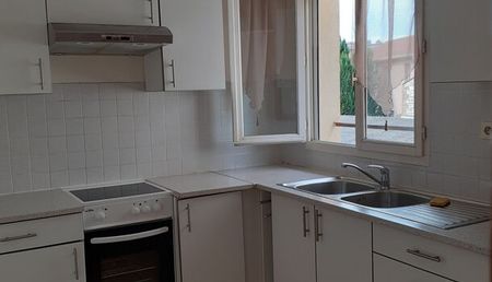 Appartement 3 pièces 48m2 REIMS 545 euros - Photo 2