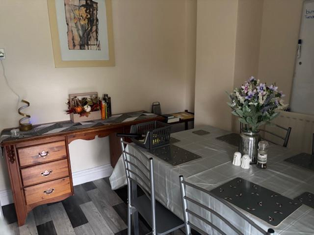 4 bedroom semi-detached house to rent - Photo 2