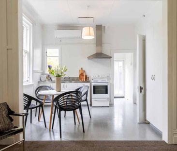 Modernised Character Villa close to City - Photo 5