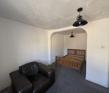 2 bedroom maisonette to rent - Photo 1