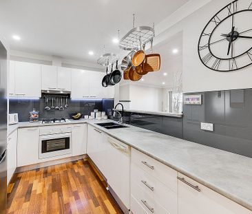 Family Home! - Photo 4