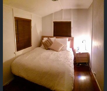 Beautiful Bungalow. Excellent Location. - Photo 2