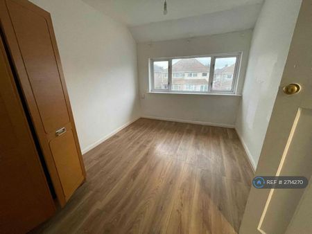 4 bedroom semi-detached house to rent - Photo 2