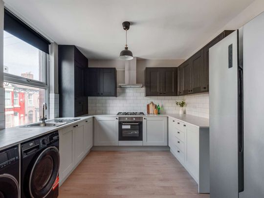 Avondale Road Room 6 - Photo 1