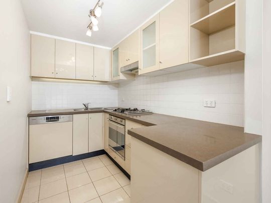 SPECTACULAR SPACE, STYLE AND PANORAMAS - Photo 1
