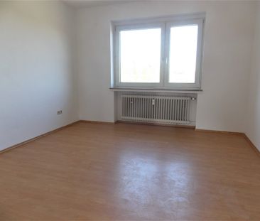 4 ½ Zimmer-Wohnung mit zwei Balkonen und Fernblick bis zum Kemnader... - Foto 2