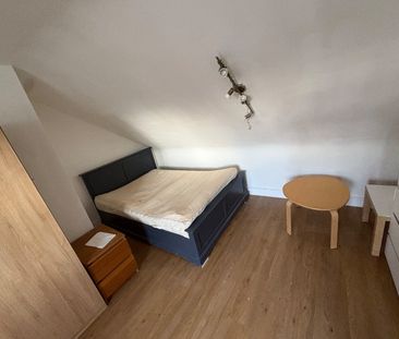 Room in a Shared House, Nursery Road, SW20 - Photo 1