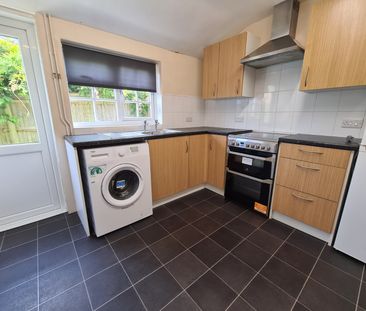 2 bedroom terraced house to rent - Photo 2