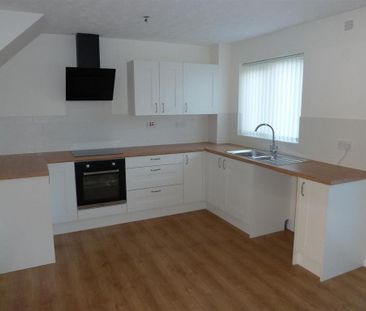 3 bedroom semi-detached house to rent - Photo 5