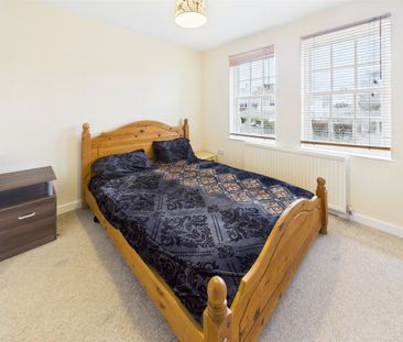 Meadway, Twickenham, Twickenham, TW2 - Photo 3