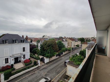 A LOUER - STUDIO MEUBLÉ + BALCON - Photo 5