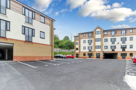 Mulberry Close - Near Town Centre - LU1 1BZ - Photo 2