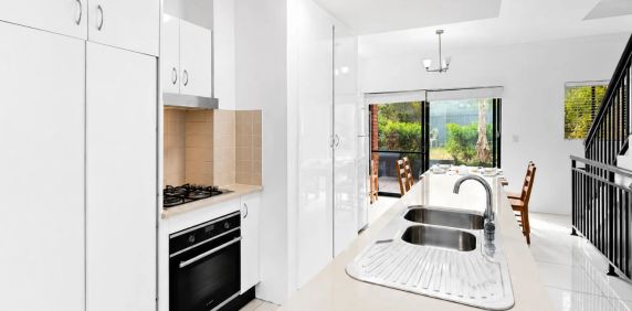 Convenient Townhouse in Prime Location - Photo 2