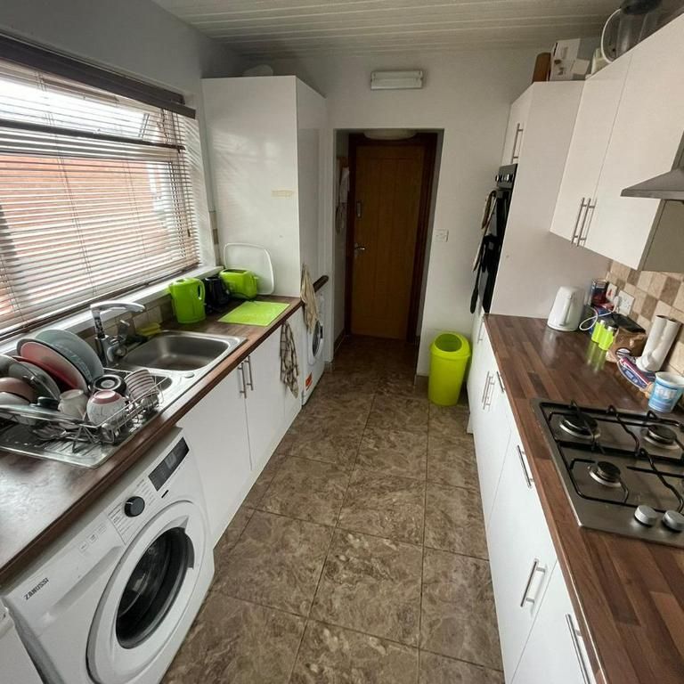 4 bedroom house share to rent - Photo 1