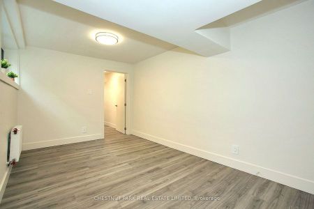 Beautiful Multiplex 1 Bed 1 Bath! - Photo 3