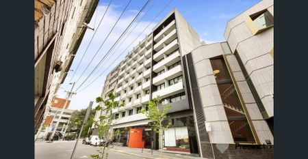 Renovated top floor studio with views from large terrace - Photo 2
