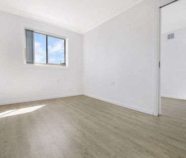 STUNNING 1 BEDROOM MODERN RENOVATED APARTMENT - Photo 3